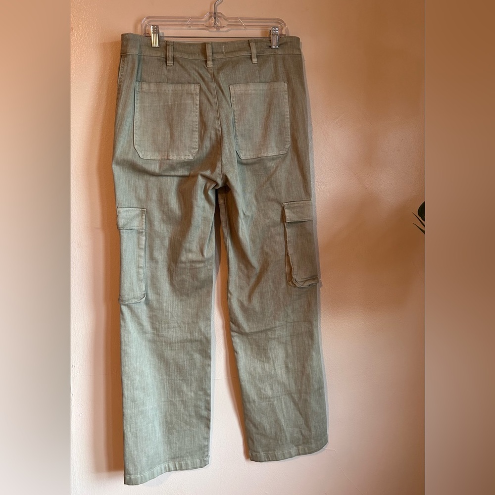 High Rise Flare Jeans - Picture 4 of 5